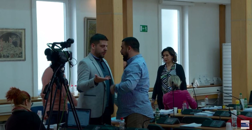 Sarajevo: Tuča dva vijećnika na sjednici (VIDEO)