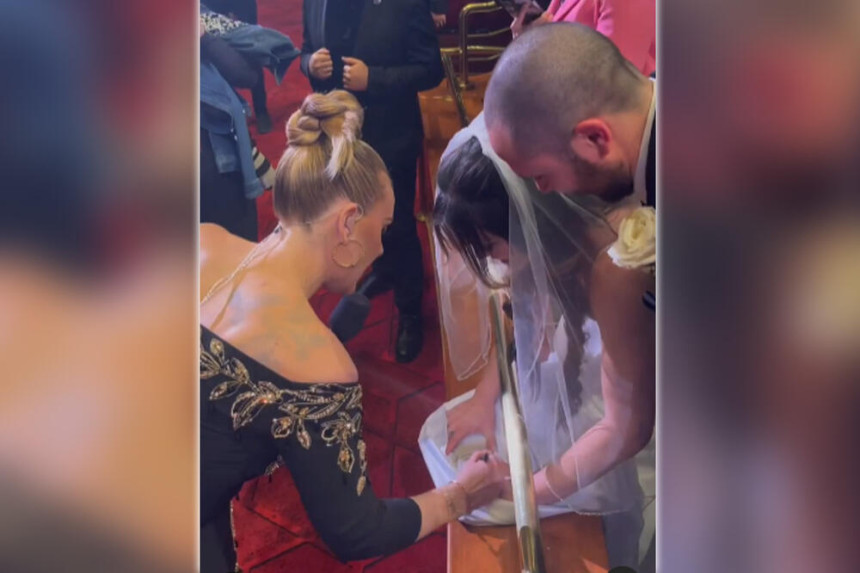 Mladenci pobegli sa sopstvene svadbe da bi otišli na Adelin koncert!