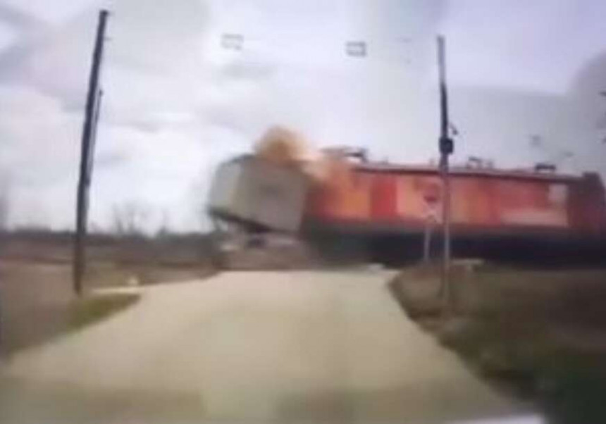 Stravičan udes voza i kamiona kod Jagodine (VIDEO)