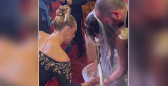 Младенци побегли са сопствене свадбе да би отишли на Аделин концерт!