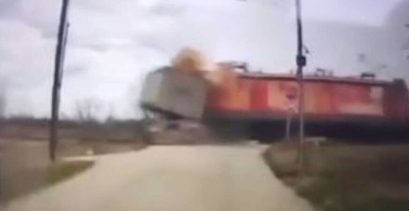 Stravičan udes voza i kamiona kod Jagodine (VIDEO)