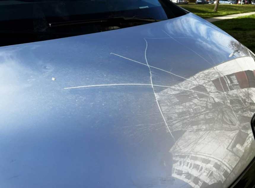 Oštećena auta novinara u BL, šta kažu u policiji