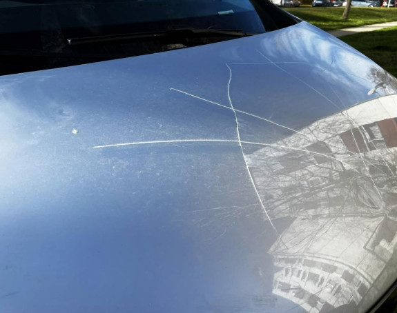 Oštećena auta novinara u BL, šta kažu u policiji