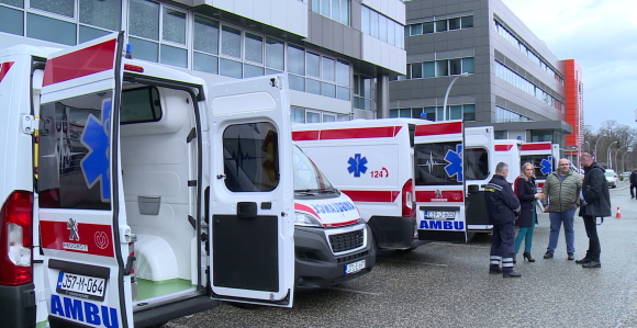 Санитетска возила за домове здравља и Болницу "Србија"