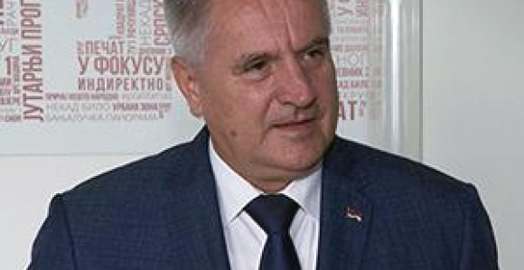 Sramno premijerovo pravdanje u vezi spornog zakona