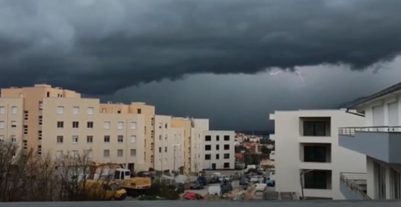 Jako nevrijeme u Dalmaciji, ulice pod vodom (VIDEO)