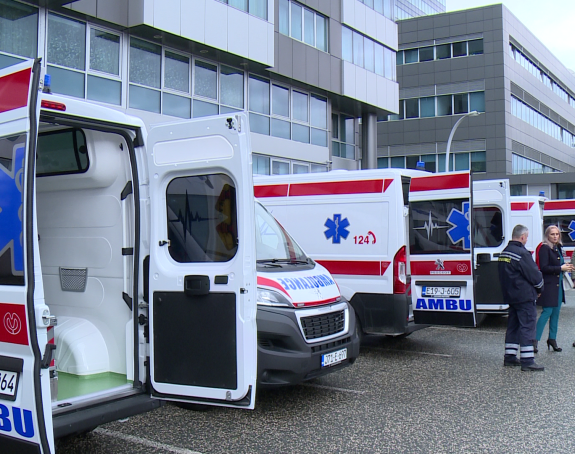 Санитетска возила за домове здравља и Болницу "Србија"