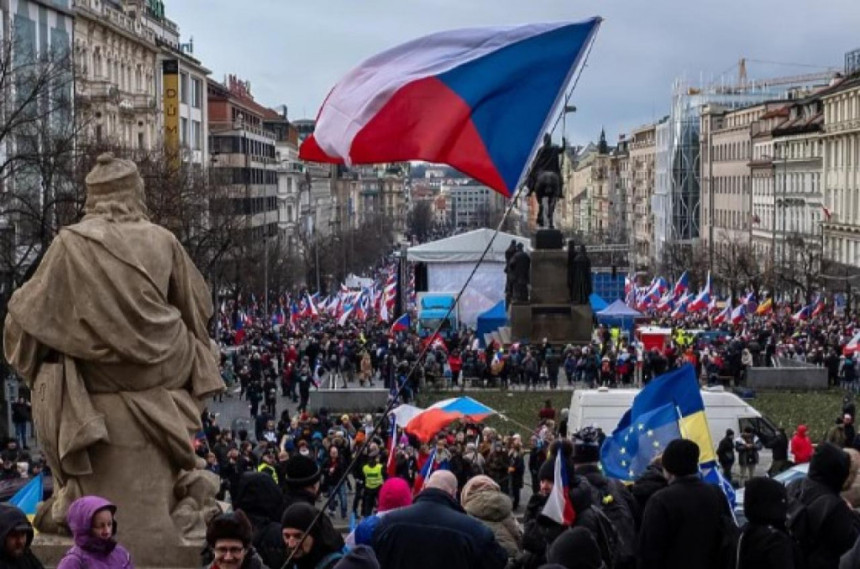 Protest na ulicama Praga, traži se ostavka premijera