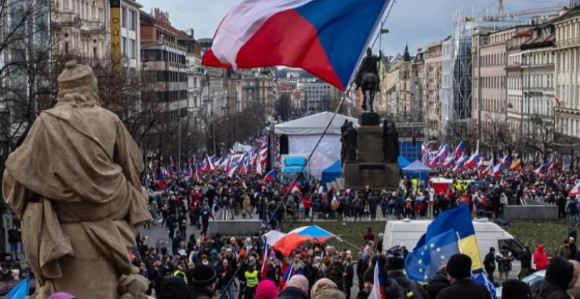 Протест на улицама Прага, тражи се оставка премијера