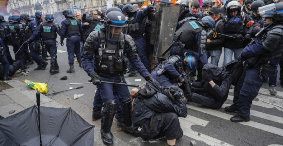 Haos u Parizu: Sukob policije i demonstranata