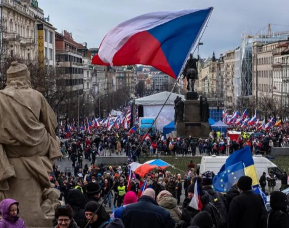 Protest na ulicama Praga, traži se ostavka premijera
