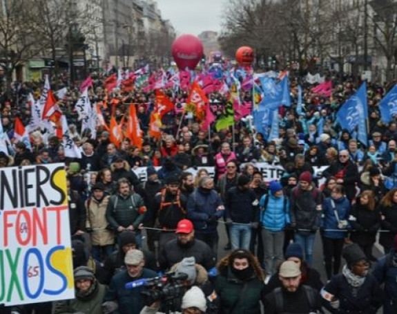 Senat usvojio Makronovu penzionu reformu