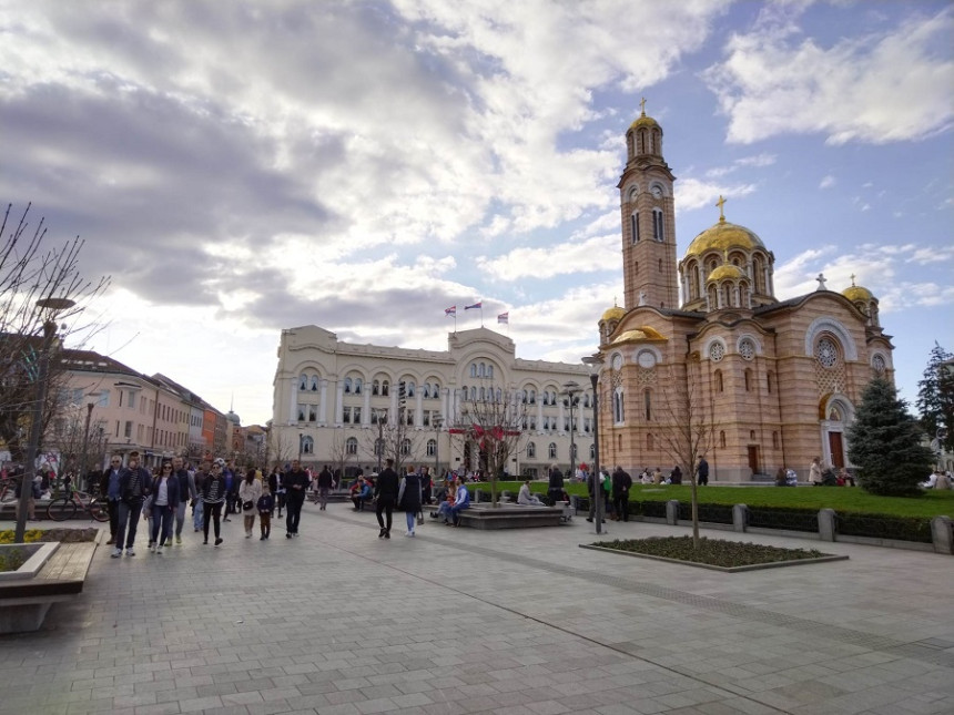 Данас вјетровито и топло, наоблачење послије подне