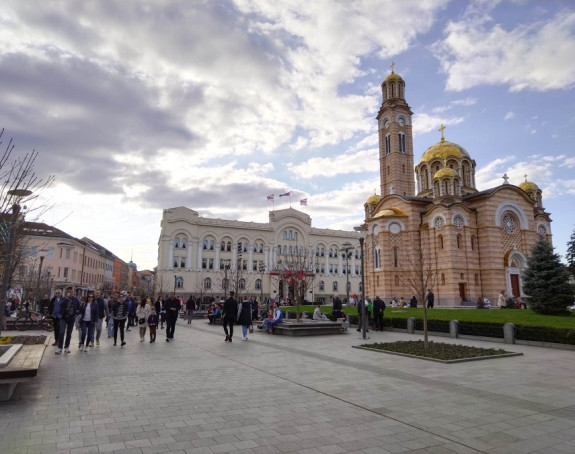 Данас вјетровито и топло, наоблачење послије подне
