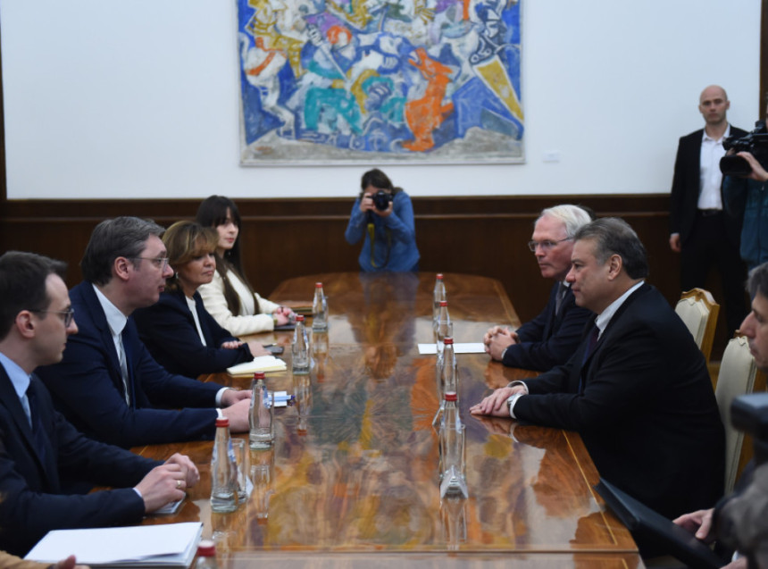 Vučić sa Eskobarom o primjeni ranijih sporazuma