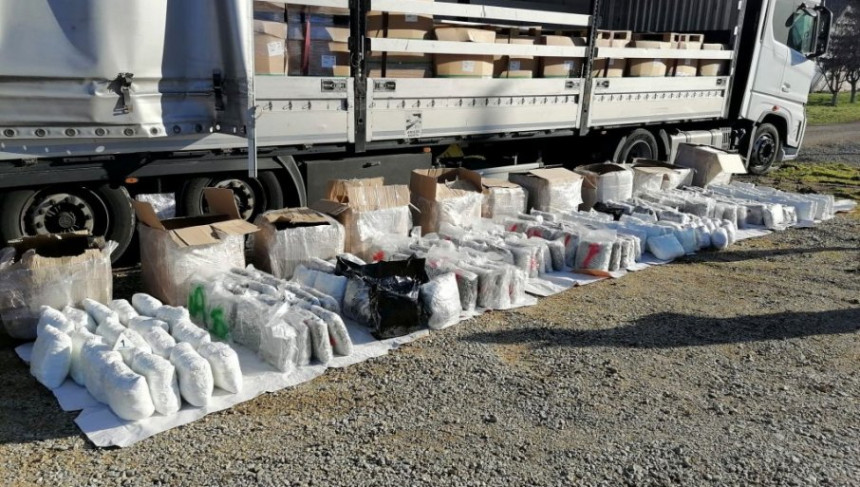 Pet lica uhapšeno zbog šverca 220 kg marihuane