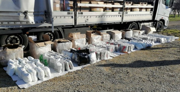 Pet lica uhapšeno zbog šverca 220 kg marihuane