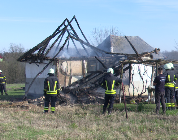 BN: U požaru izgorjela kuća, povrijeđenih nema
