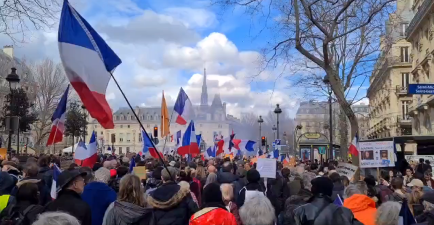 Pariz: Miting protiv isporuke oružja Ukrajini i NATO-a