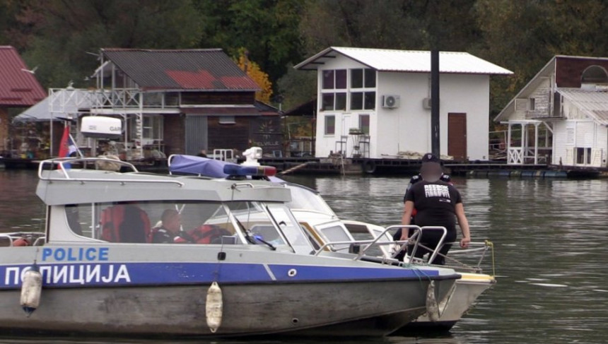 Tri osobe nestale u prevrtanju čamca na Adi huji