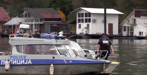 Tri osobe nestale u prevrtanju čamca na Adi huji