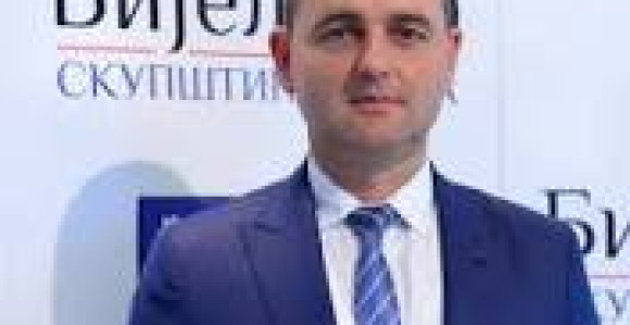 Sa biračkog mjesta policija udaljila Gradaščevića