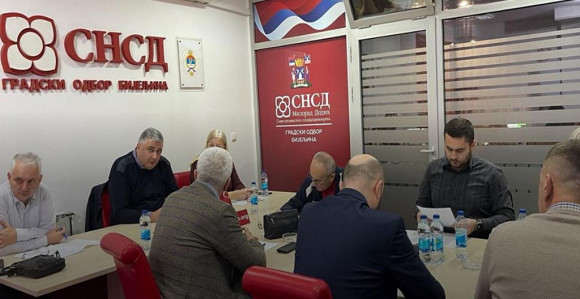 Muk u štabu SNSD-a, opoziv Petrovića nije prošao