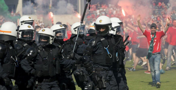 Policija rastjerala navijače vodenim topovima