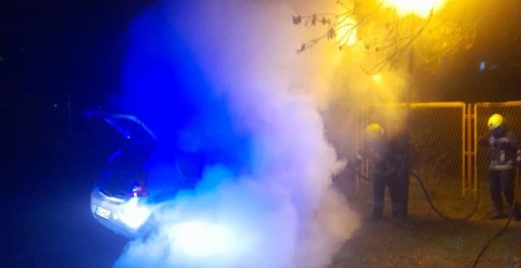 Gorio automobil u BL, vatrogasci intervenisali