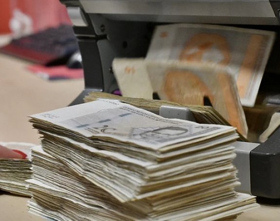 Banke propadaju: Da li je bolje čuvati ili ulagati novac?