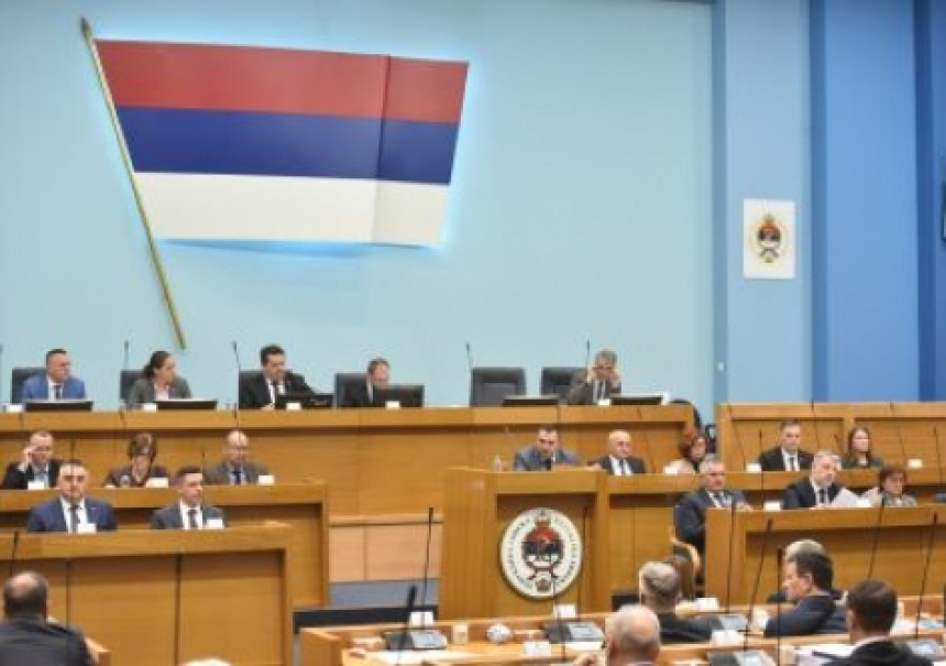 Počela rasprava o spornom zakonu (UŽIVO)