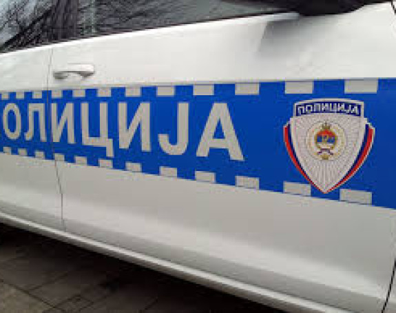 Sudar automobila i radne mašine, troje povrijeđeno