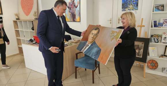 Maštovito: Dodiku za rođendan poklonili Dodika?!