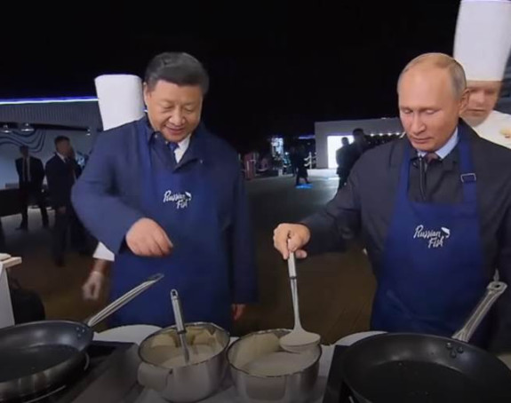 Како изгледа када Путин и Си праве палачинке (ВИДЕО)