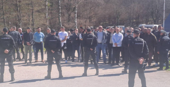 Žandarmerija spriječila radnike da blokiraju put