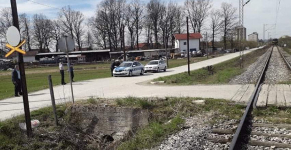 Погинуо мушкарац на пружном прелазу код Приједора