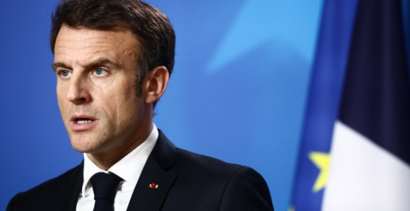 Makron poručio da se neće povući pred nasiljem