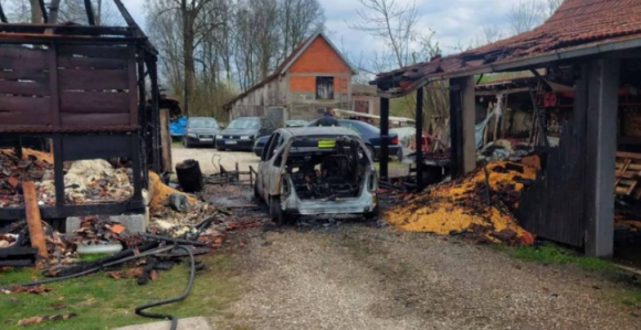 Požar u Bijeljini: Vatra zahvatila vozilo i magaze