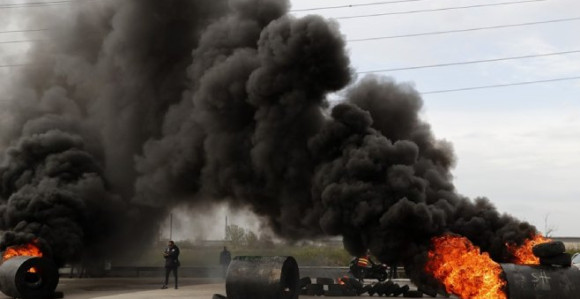 Горе полицијска возила и улице: У Француској хаос