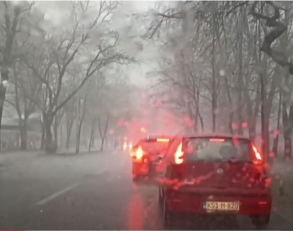 Бањалуку погодило јако невријеме (ВИДЕО)