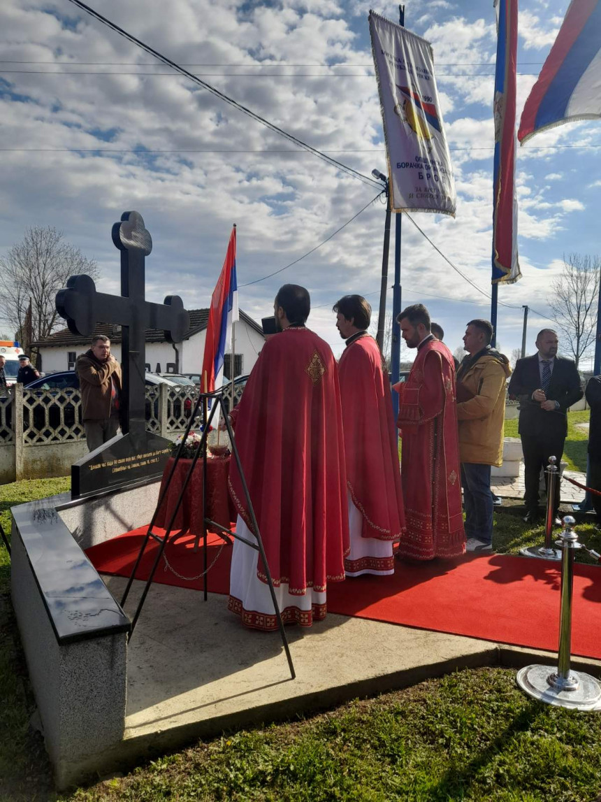 Pomen ubijenim Srbima u Sijekovcu, borci protestuju