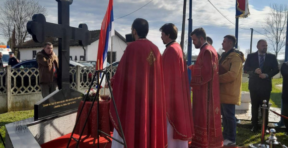 Помен убијеним Србима у Сијековцу, борци протестују
