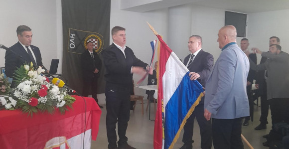 Ne stišavaju se reakcije na posjetu Milanovića