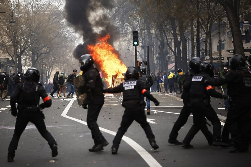 Француску очекују штрајкови и протести широм земље
