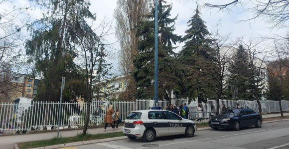 Više škola u Sarajevu dobilo dojavu o bombi