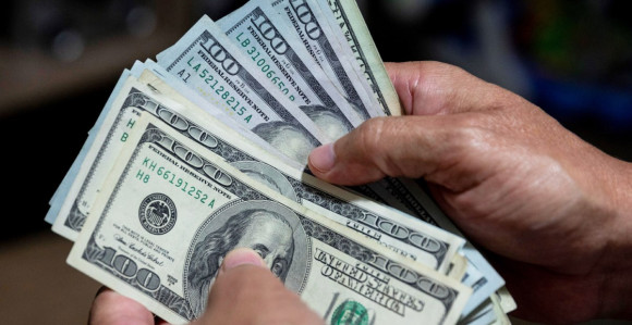 Dolar oslabio u odnosu na šest svjetskih valuta