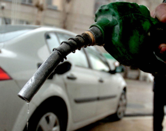 Cijene goriva značajno pale, u BiH gotovo iste