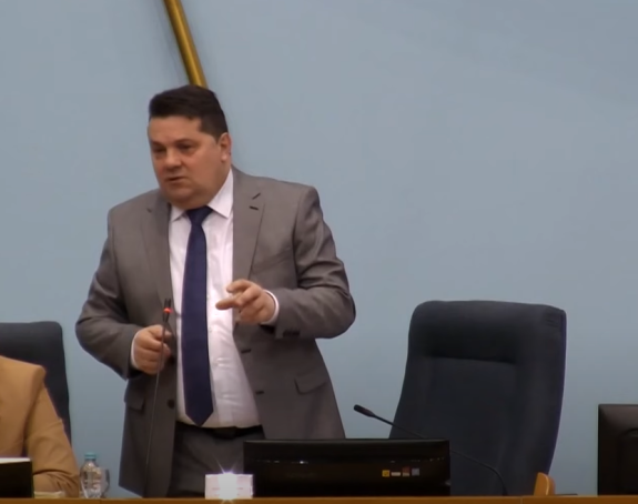 Stevandić u istu ravan stavio Vučića sa Milanovićem