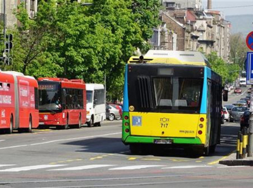 Nesreća u Beogradu: Vozač autobusa umro tokom vožnje