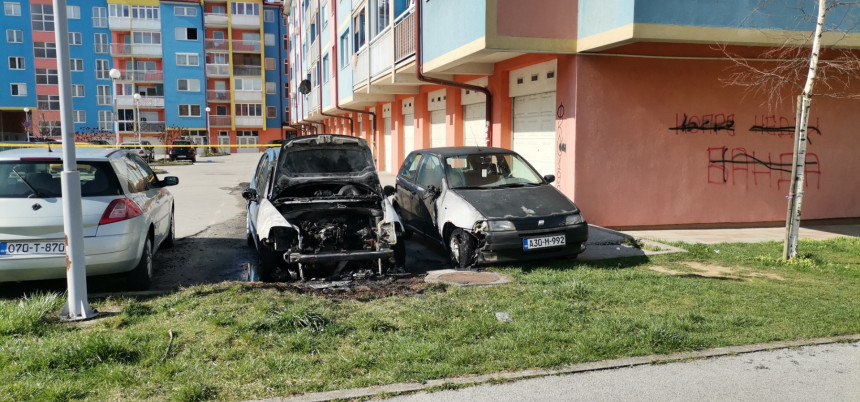 Istočno Sarajevo: Noćas zapaljena dva automobila